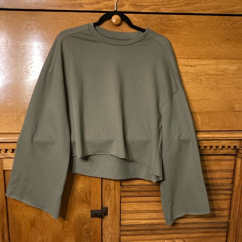 No Comment NY LA Y2K Olive Green Cropped Wide Bell Sleeve Sweatshirt M Sporty